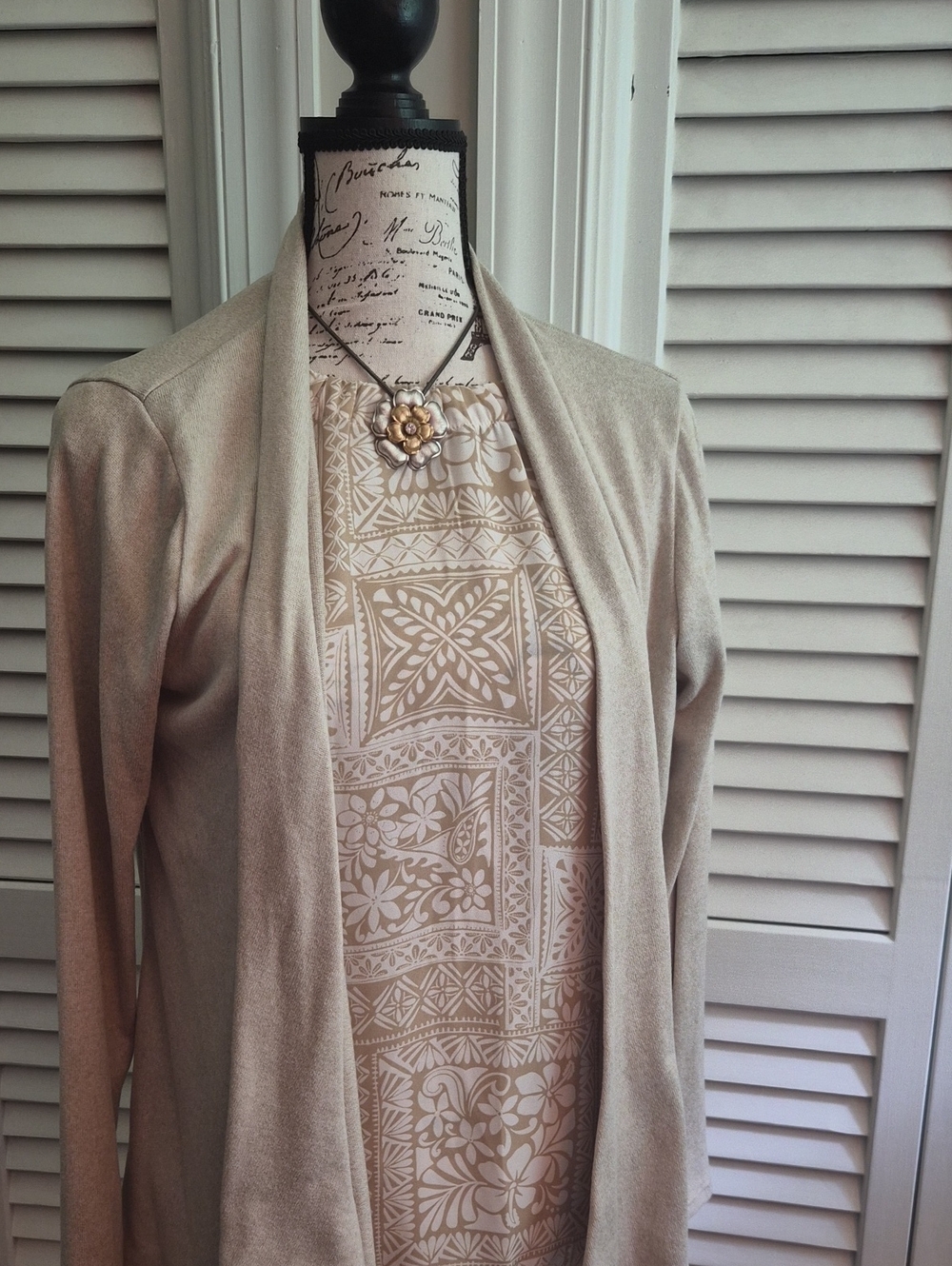 LOFT Cream and Beige Patterned Flutter Sleeve Blouse